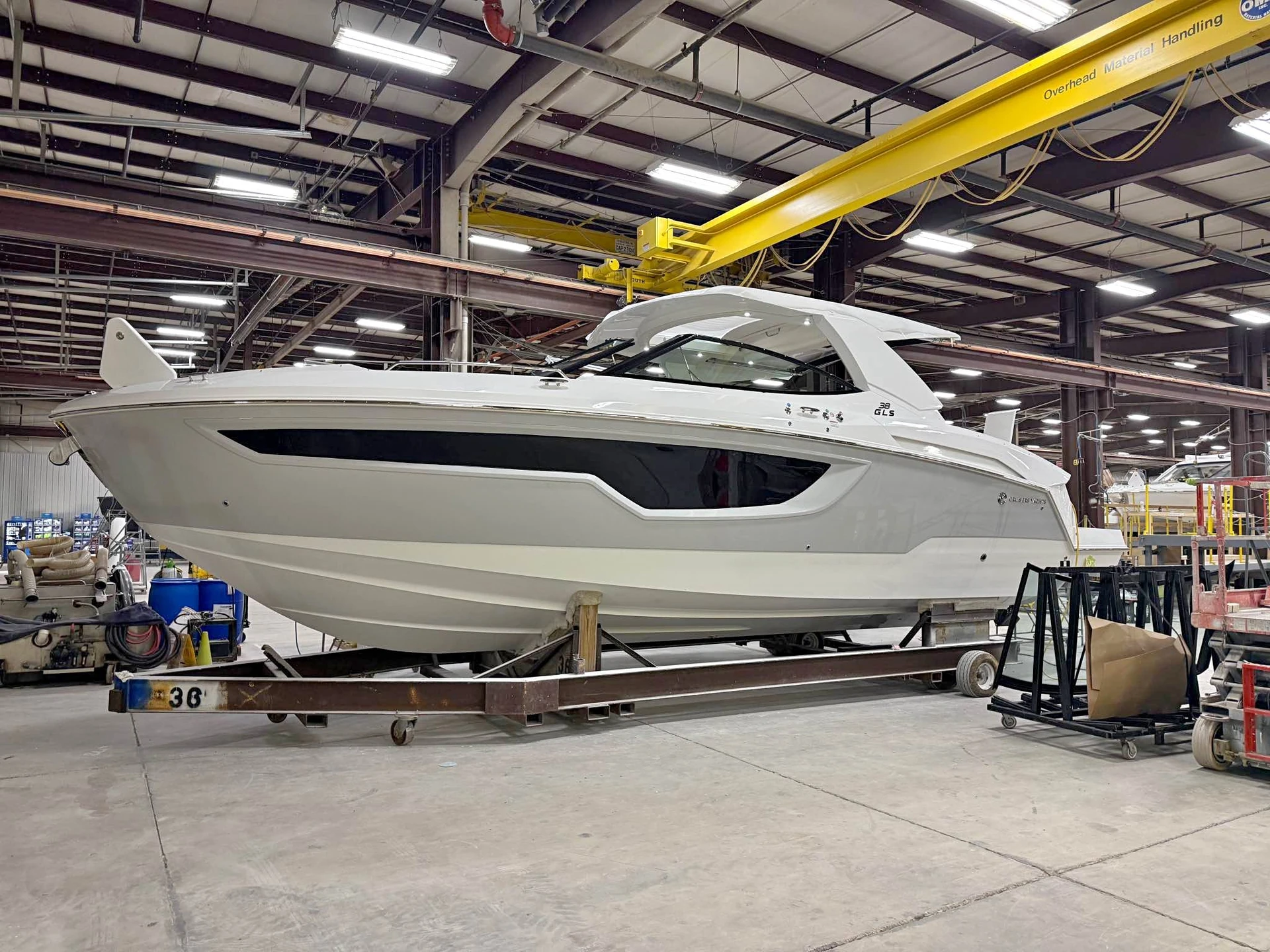 2027 Cruisers Yachts 38 GLS